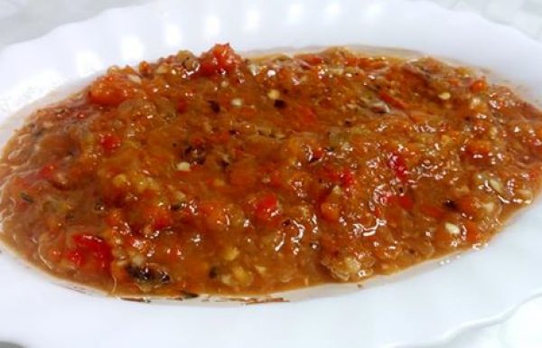 סלטה משויה – סלט ירקות צלויים מהמטבח הטוניסאי